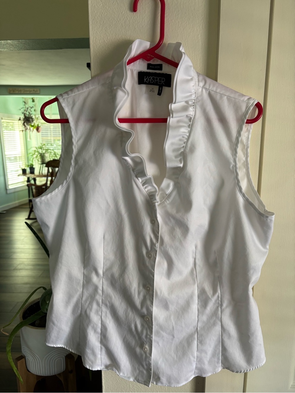 Kasper White Sleeveless Ruffle Collar Button-Down Blouse